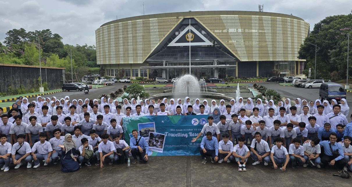 Menjelajah dunia akademik secara langsung! Keseruan murid-murid SMA Islam Al Azhar 22 Cikarang saat melaksanakan program Travelling Research ke berbagai perguruan tinggi terkemuka. Pengalaman berharga untuk memantapkan pilihan kampus impian!