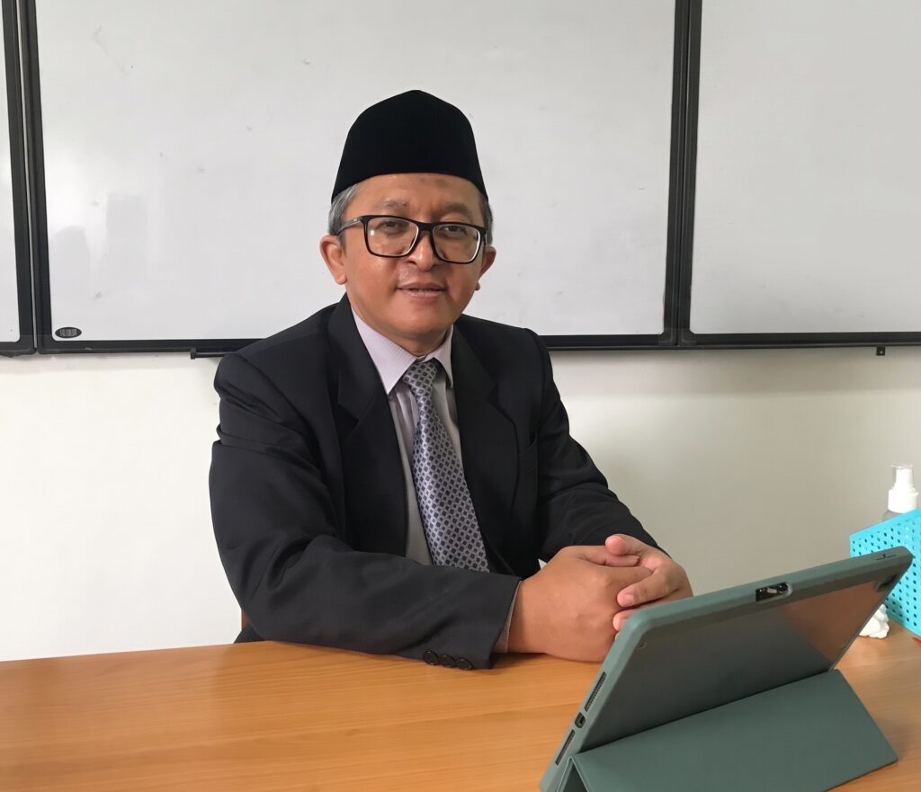 Ma'mur Ihsani, S.Pd.Kepala Sekolah SMA Islam Al Azhar 22 Cikarang
