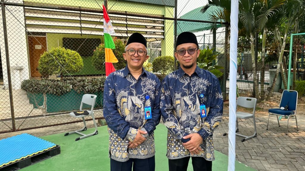 Kepala Sekolah dan Wakil Kepala Sekolah SMAIA 22 Ciakrang