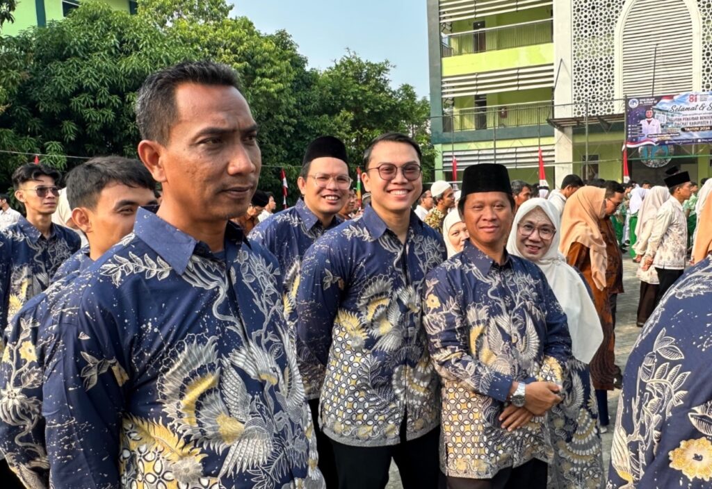 Guru dan Karyawan SMAIA 22 Cikarang