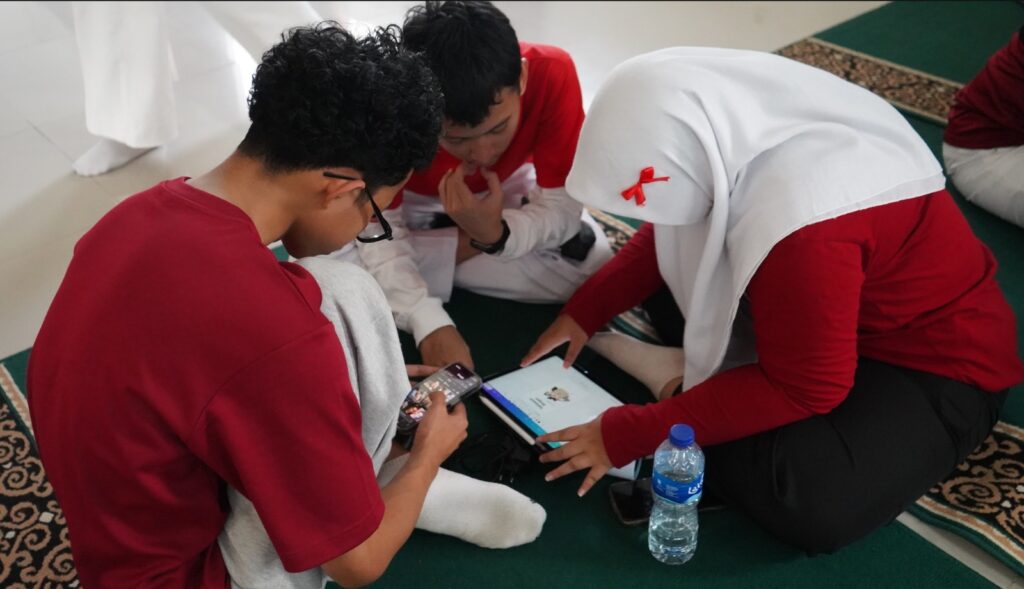 Kegiatan kelompok menjadi kesempatan bagi murid untuk membangun komunikasi dan kerja sama selama rangkaian perayaan HUT RI.
