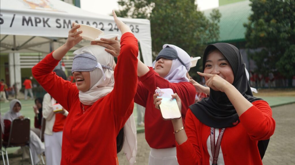 Lomba blindsplash menjadi salah satu permainan yang menambah keseruan perayaan HUT RI ke-81.