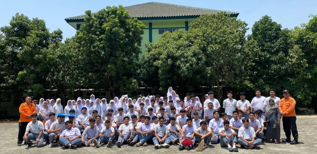 Seminar Mitigasi Bencana di SMA Islam Al Azhar 22 Cikarang menjadi sarana bagi murid untuk memahami pentingnya kesiapsiagaan dan keselamatan saat menghadapi kondisi darurat.