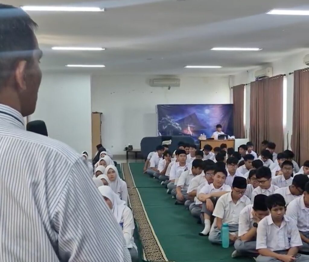 Materi penyuluhan kesadaran hukum dan pergaulan sehat bagi murid SMA Islam Al Azhar 22 Cikarang