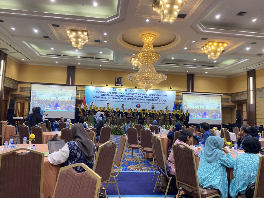 Suasana Konvensi Nasional XXV, Kongres ABKIN XV, dan Seminar serta Konferensi Internasional Bimbingan dan Konseling (ISCGC) 2026 di Golden Boutique Hotel Kemayoran, Jakarta Pusat, yang diisi dengan berbagai rangkaian kegiatan dan penampilan seni.