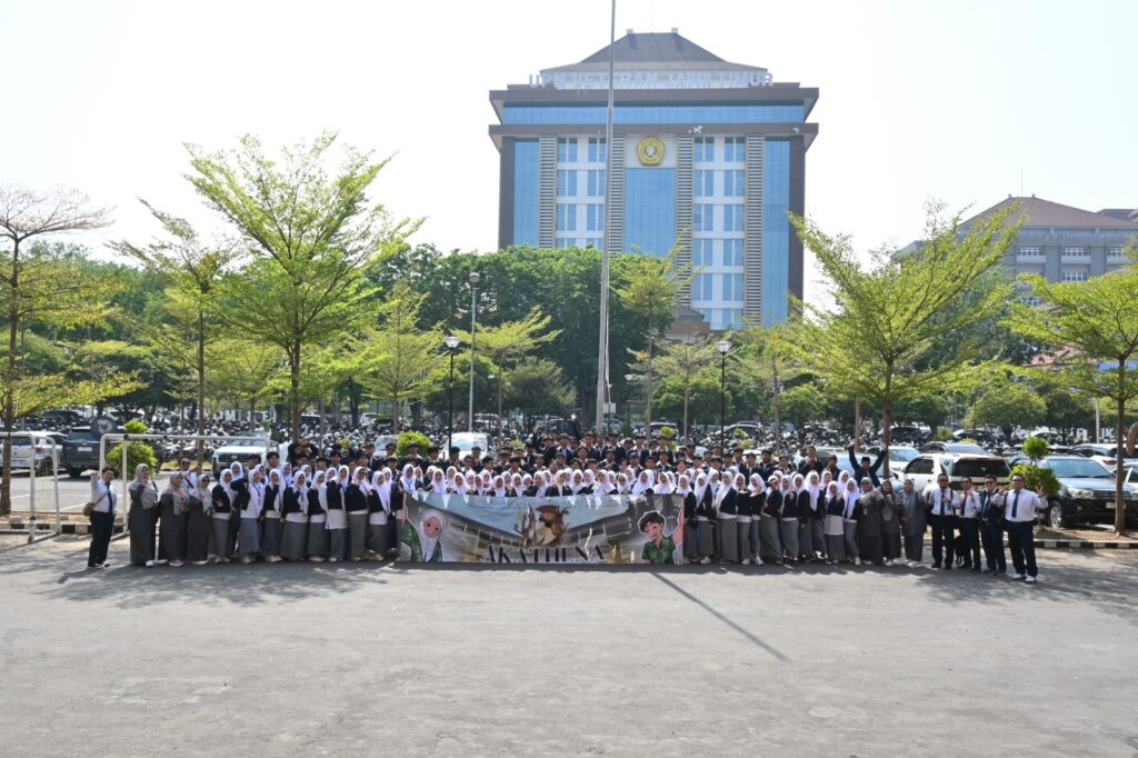 Program Visit to Campus SMA Islam Al Azhar 22 Cikarang di UPN Veteran Jawa Timur