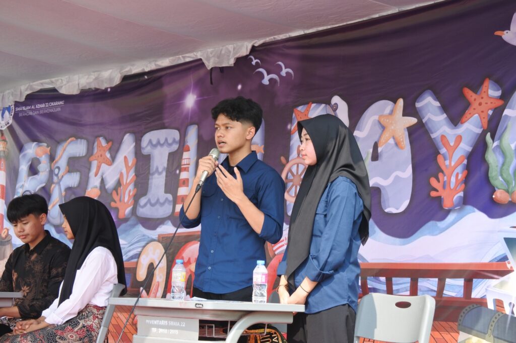 Debat kandidat OSIS dan MPK dalam kegiatan PEMIRA 2026 SMA Islam Al Azhar 22 Cikarang