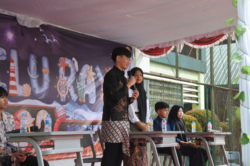 Debat kandidat OSIS dan MPK dalam kegiatan PEMIRA 2026 SMA Islam Al Azhar 22 Cikarang